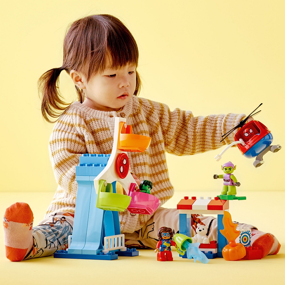 klocki lego Duplo 10963 Spider-Man i przyjaciele w wesołym miasteczku, zabawki Nino Bochnia, pomysł na prezent dla 2 latka, lego duplo spider man, lego 10963,