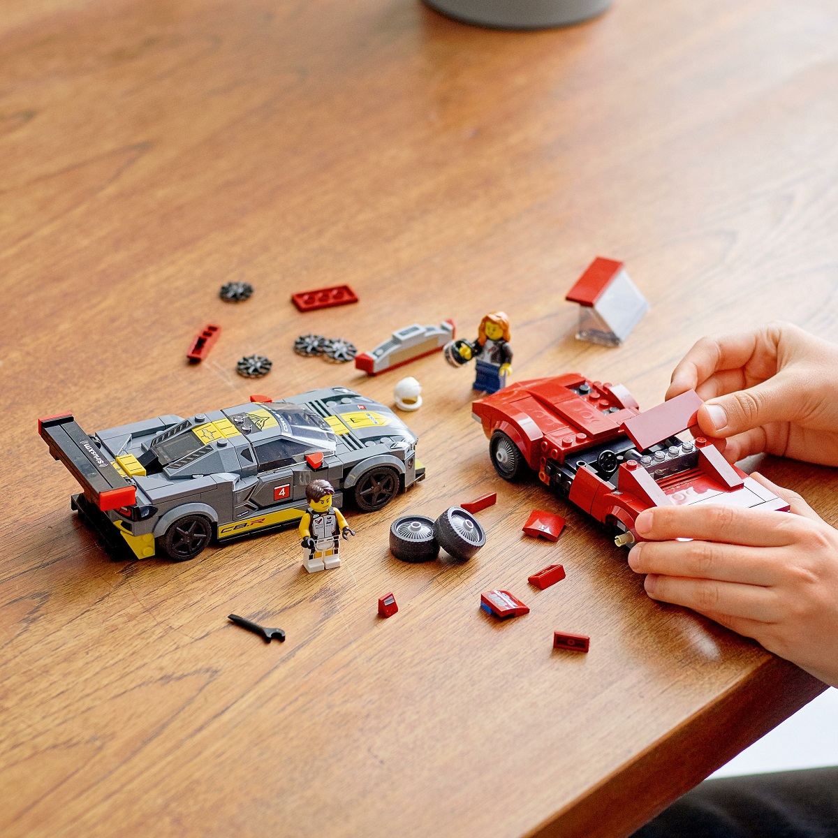 klocki lego Speed Champions 76903 Samochód wyścigowy Chevrolet Corvette C8.R i 1968 Chevrolet-Corvette, lego speed champions 76903, klocki z samochodami dla chłopca od 8 lat, lego speed champions zabawki Nino Bochnia