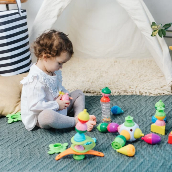 zabawki sensoryczne, kulko klocki, metoda montessori, klocki sensoryczne dla maluszka, lalaboom, wkręcające foremki