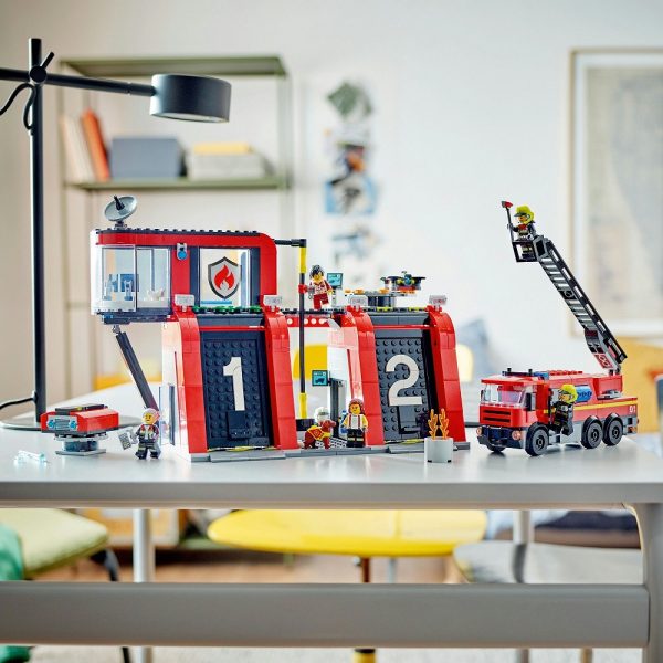 Klocki lego city 60414 Remiza strażacka z wozem strażackim, zabawki Nino Bochnia, pomysł na prezent dla 5 latka. lego ze strażą pożarną , nowości lego city styczeń 2024