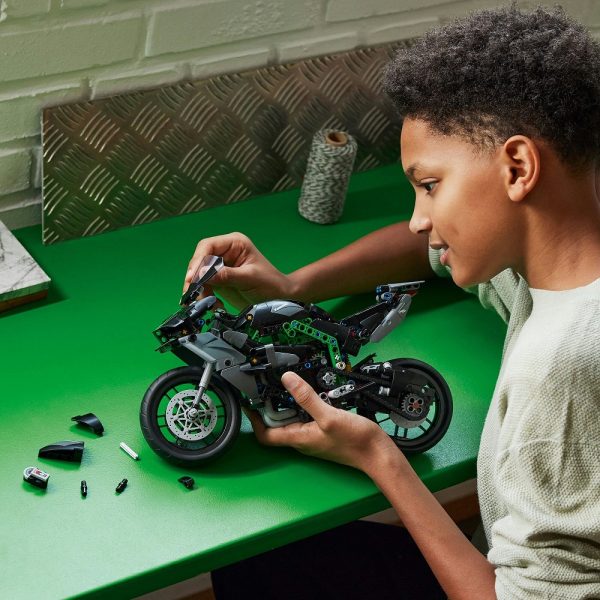 Klocki Lego Technic 42170 Motocykl Kawasaki Ninja H2R, zabawki Nino Bochnia, pomysł na prezent dla 9 latka, motor lego technic, motocykl lego, nowości lego technic marzec 2024