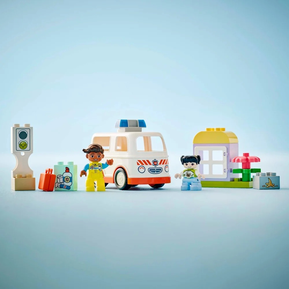 Klocki Lego Duplo 10447 Karetka z kierowcą, zabawki Nino Bochnia, pomysł na prezent dla 2 latka, pierwsze klocki lego duplo, lego dla maluszka