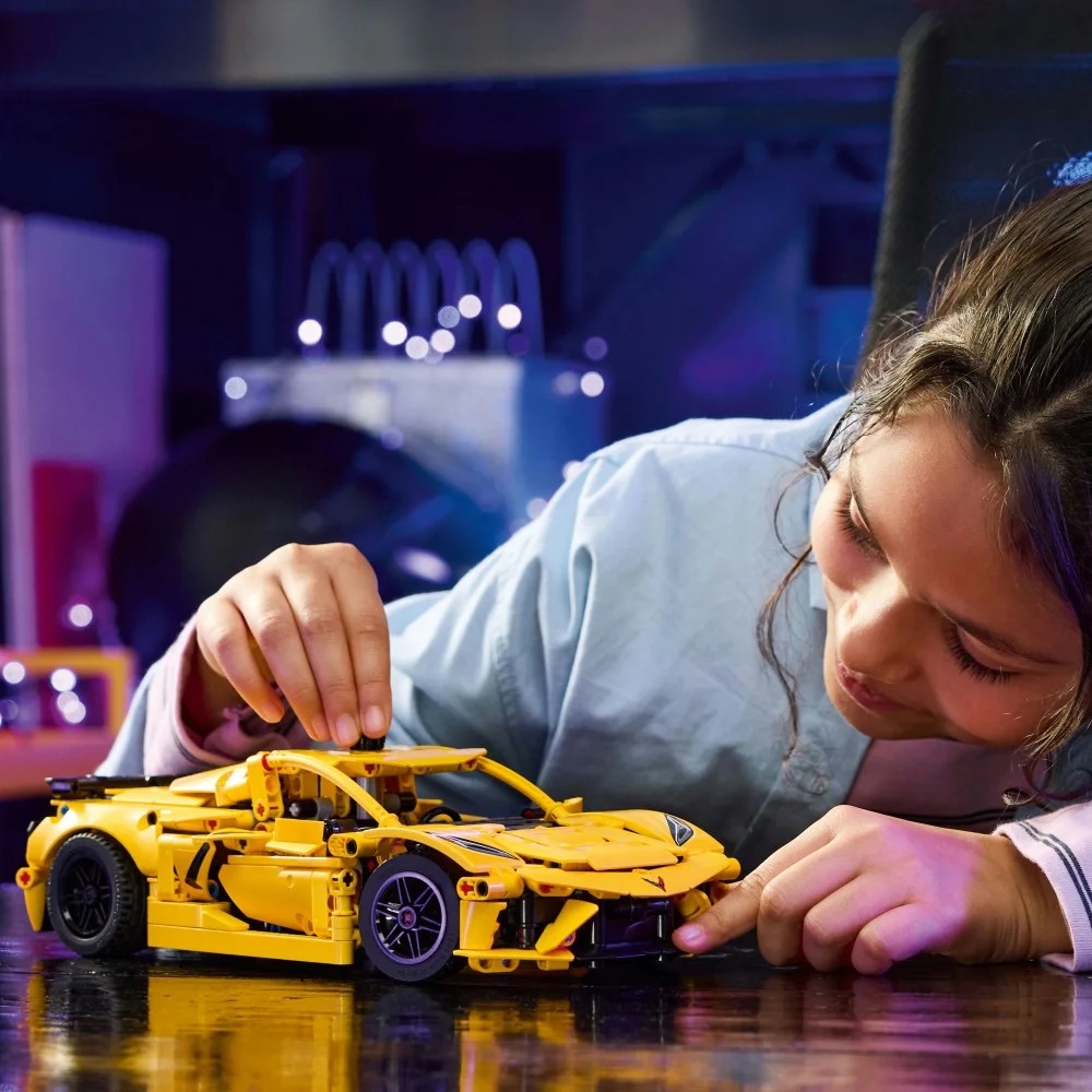 Klocki Lego Technic 42205 Chevrolet Corvette Stingray, zabawki Nino Bochnia, pomysł na prezent dla 9 latka, lego technic 42205, lego samochody