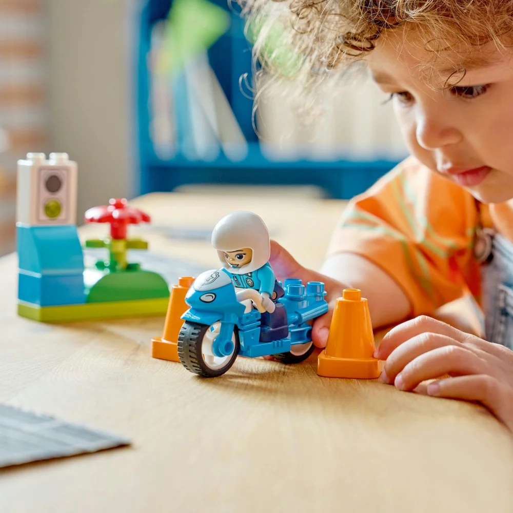 Klocki Lego Duplo 10471 Niebieski motocykl policyjny, zabawki Nino Bochnia, pomysł na prezent dla 2 latka, klocki lego duplo, lego dla maluszka motor policyjny