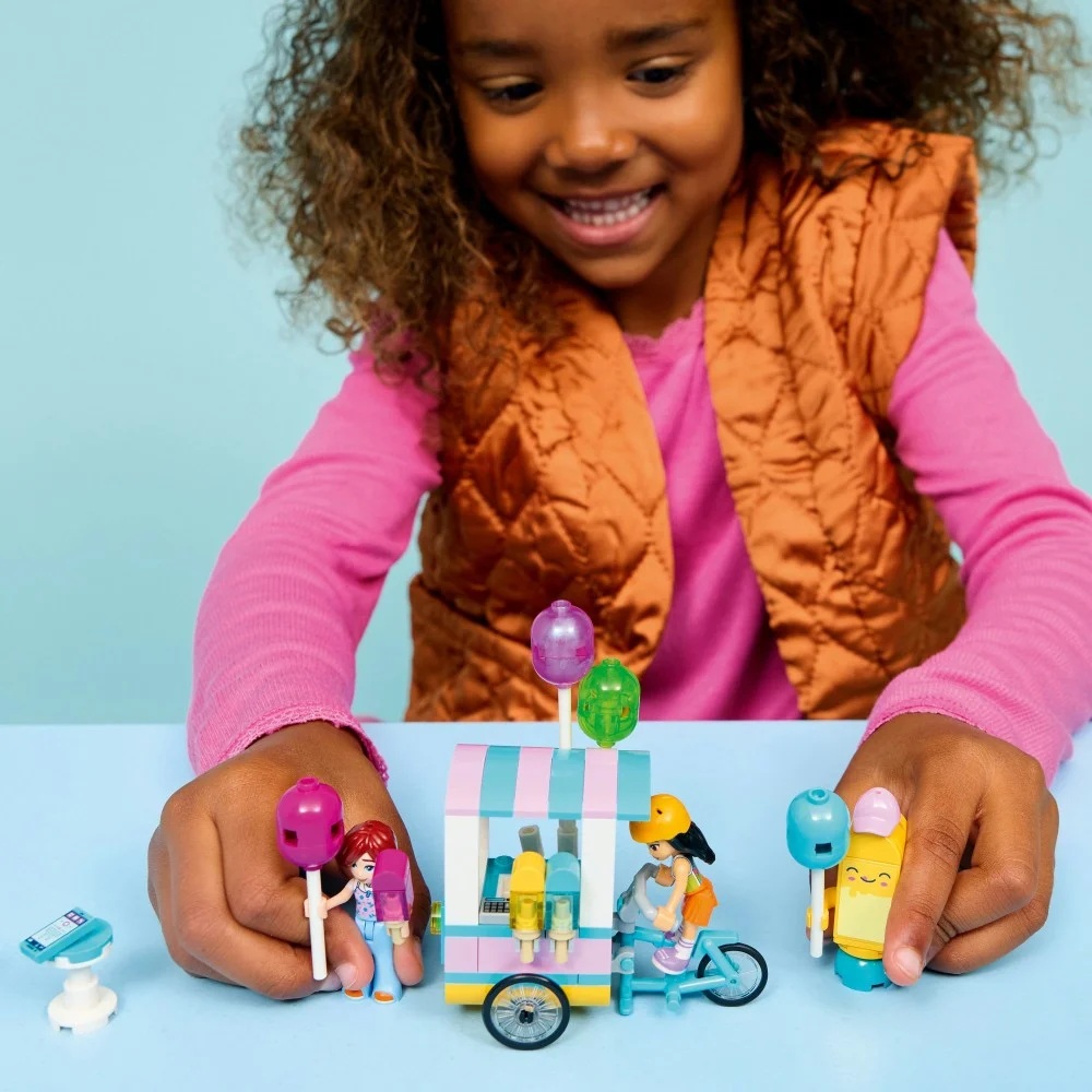 Klocki Lego Friends 42692 Stoisko z lodami i balonami, zabawki Nino Bochnia, ANRE Bochnia, pomysł na prezent dla 6 latki, lego Friends, klocki lego dla dziewczynki
