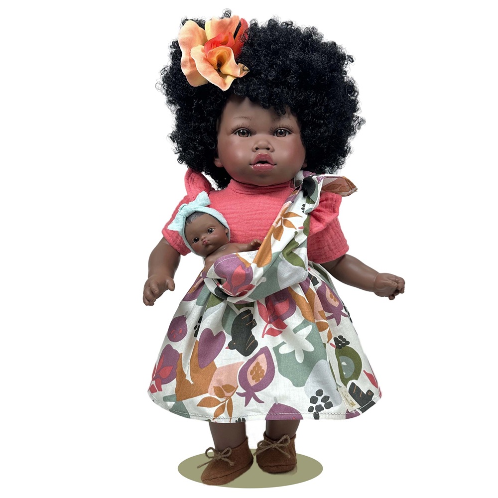 Nines d'Onil lalka hiszpańska z dzieckiem Maria con Bebe 45 cm 6250, zabawki Nino Bochnia, pomysł na prezent dla 4 latki, lalka murzyńska, lalka afrykańska, lalka czarnoskóra, lalka lak żywa, lalka pachnie budyniem waniliowym