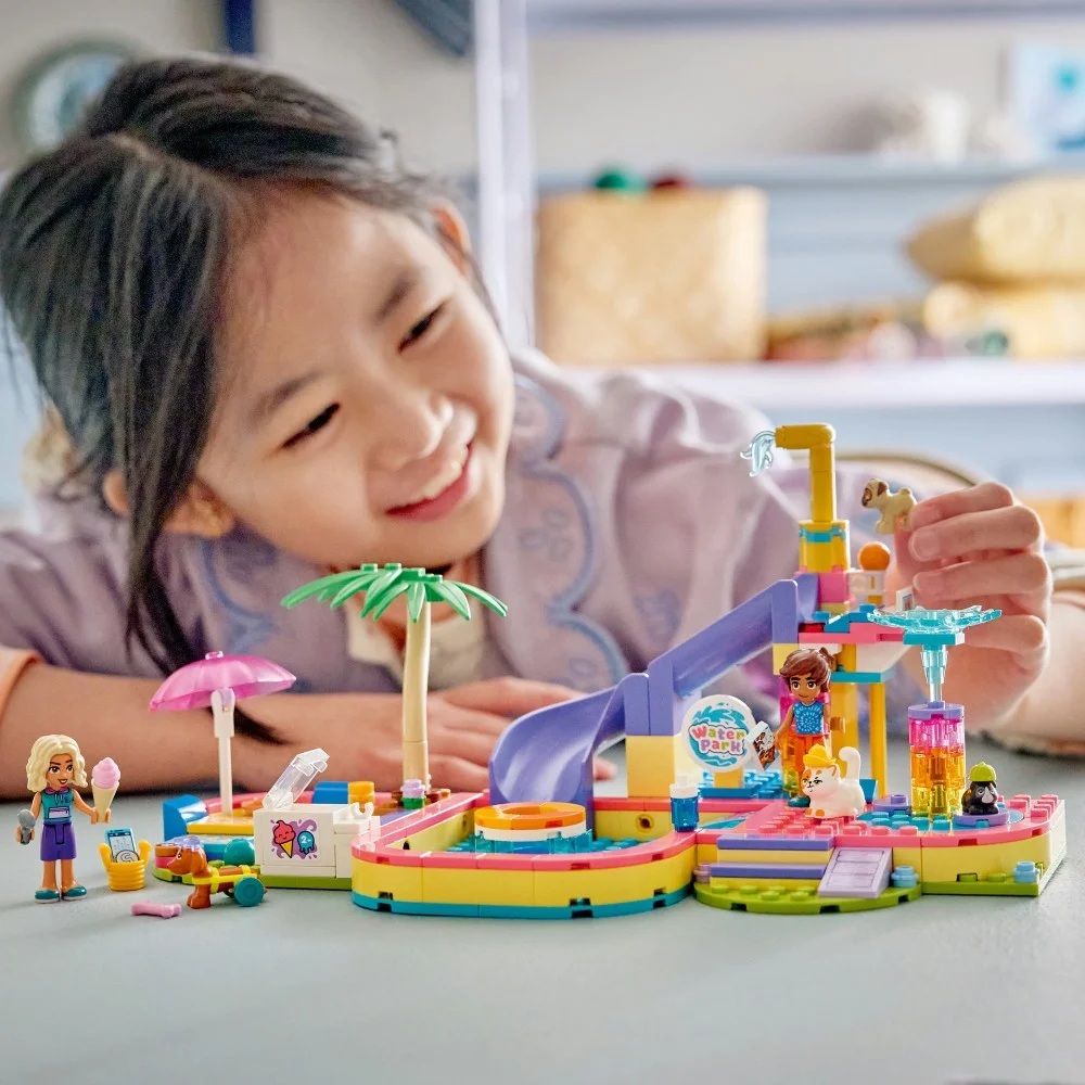 Klocki Lego Friends 42676 Frajda w parku wodnym, zabawki Nino Bochnia, pomysł na prezent dla 7 latki , klocki lego Friends zabawy w parku wodnym