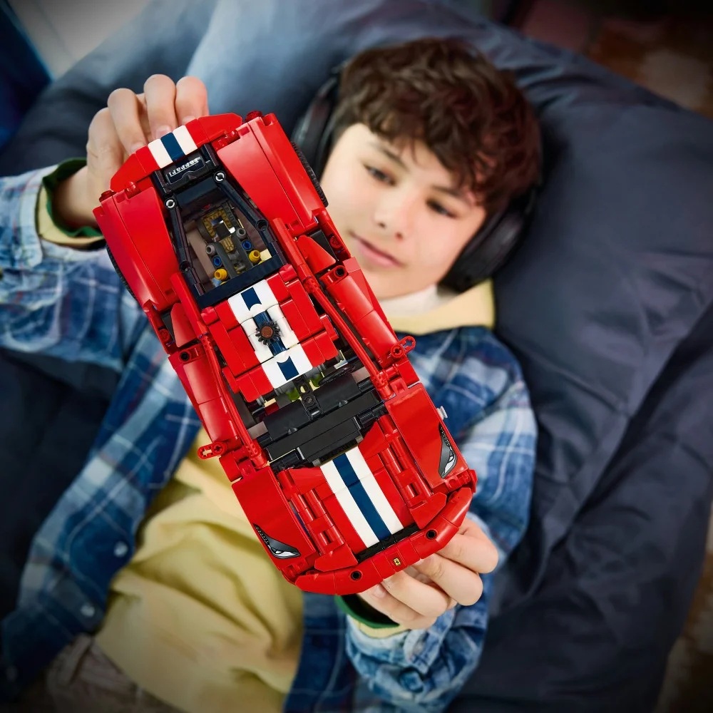 Klocki Lego Technic 42235 Samochód Ferrari 488 Pista, zabawki Nino Bochnia, pomysł na prezent dla 8 latka, samochód ferrari technic